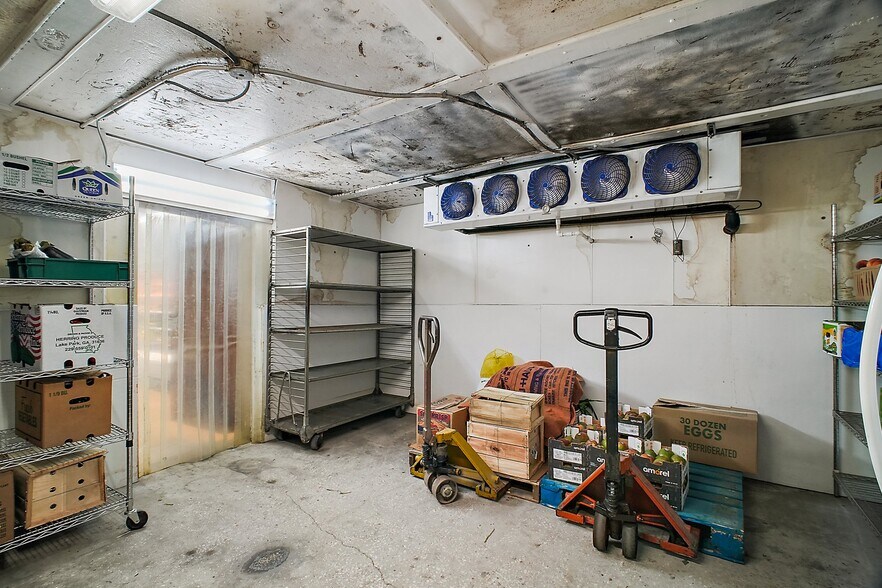 More Photos Of 454 N Park Ave, Apopka Storefront For Sale