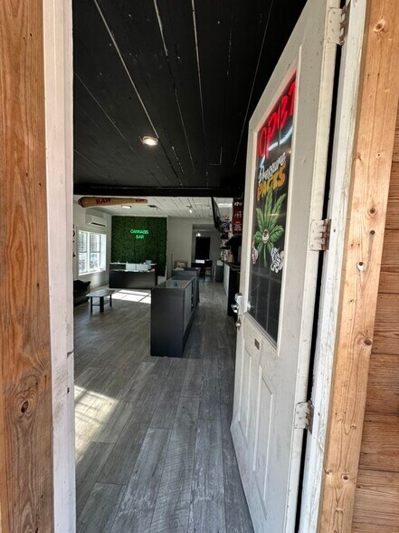 More Photos Of 304 S Lockwood Dr, Houston General Retail For Sale