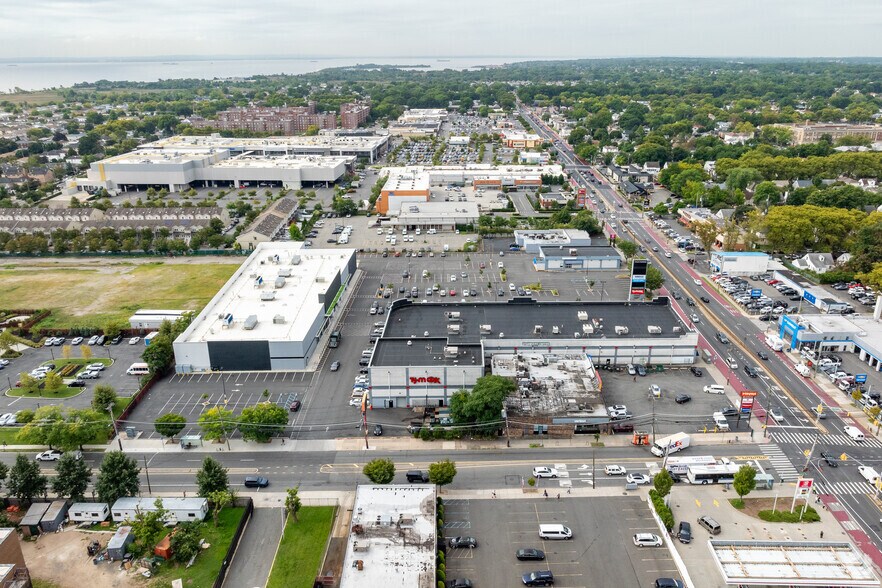 More Photos Of 2530 Hylan Blvd, Staten Island Storefront Retail Office For Lease