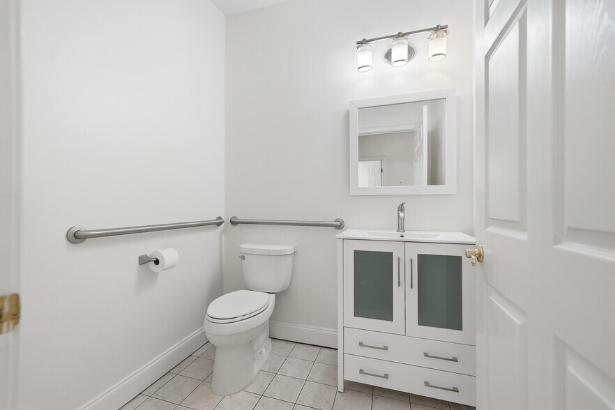 More Photos Of 103 Weatherstone Dr, Woodstock Medical For Lease