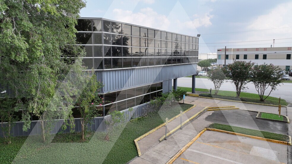 More Photos Of 11302 Tanner Rd, Houston Office For Lease