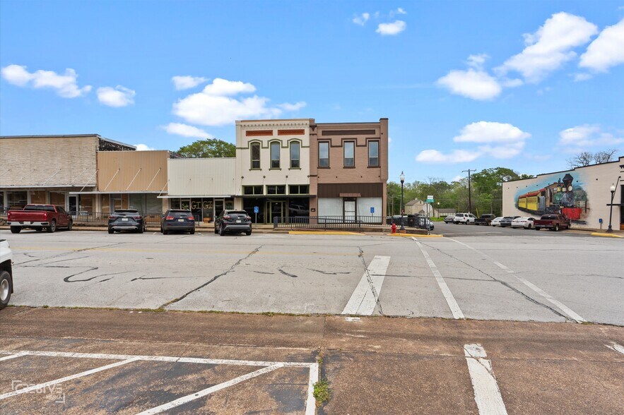 More Photos Of 157 S Henderson St, Rusk Flex For Sale