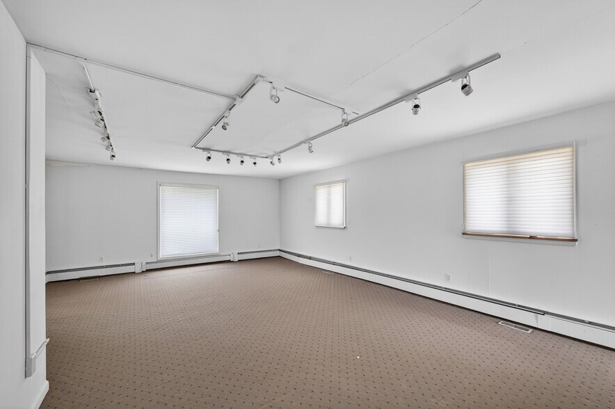 More Photos Of 209 N Main St, Belleville Medical For Sale