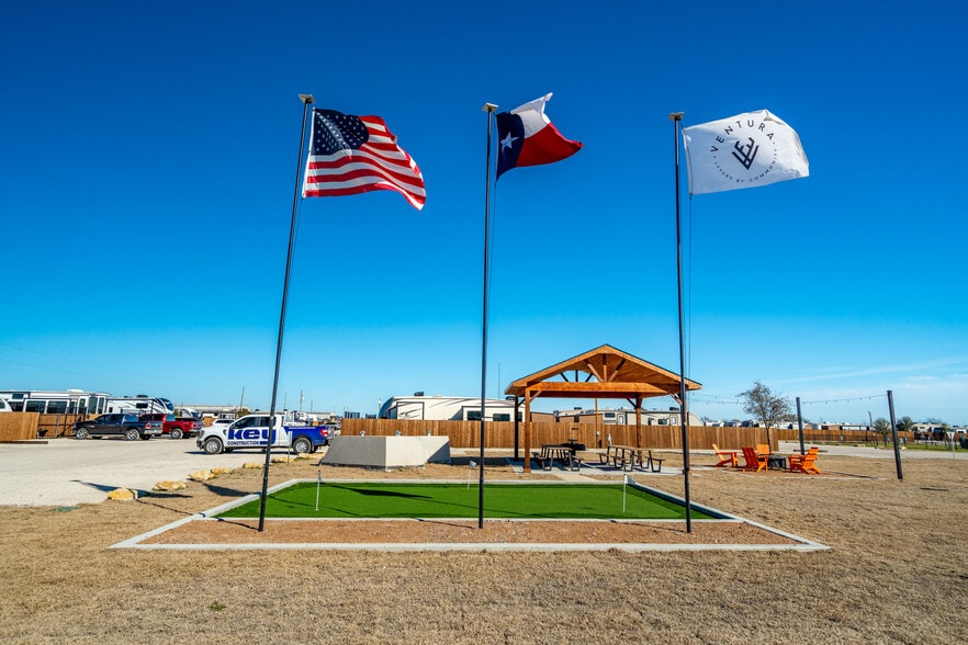 More Photos Of 4706 George Owens Rd, Ponder Trailer Camper Park For Sale