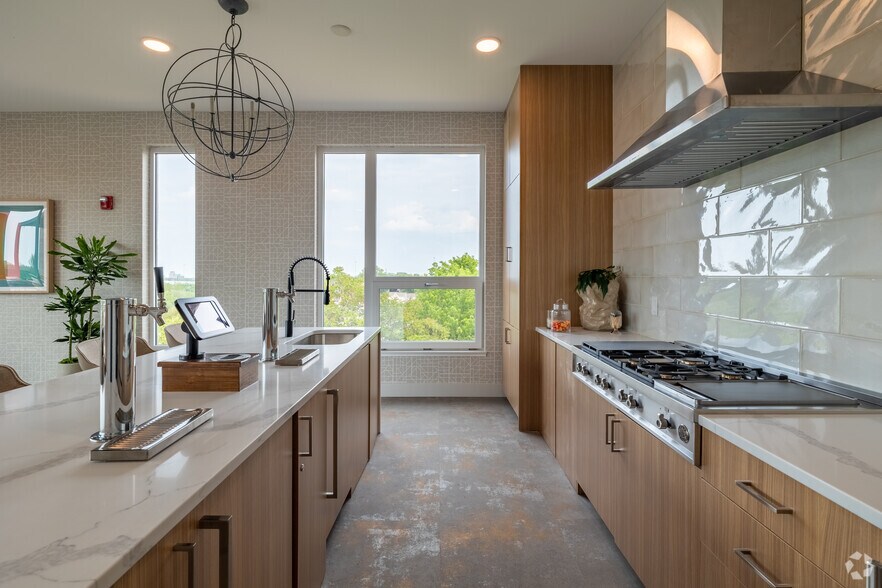 More Photos Of 2461 W 25th St, Cleveland Apartments For Lease