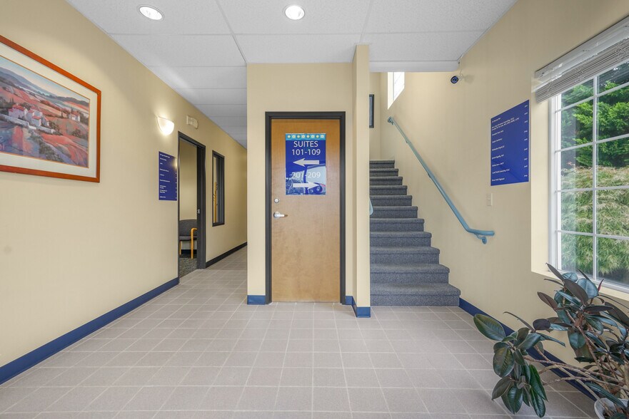 More Photos Of 9407 NE Vancouver Mall Dr, Vancouver Medical For Sale