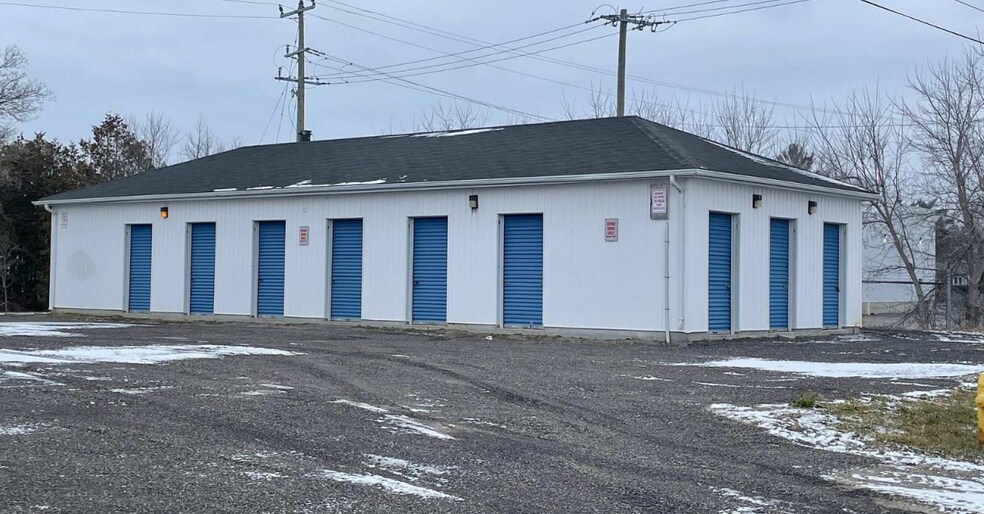More Photos Of 99 Reach St, Uxbridge Carwash For Sale