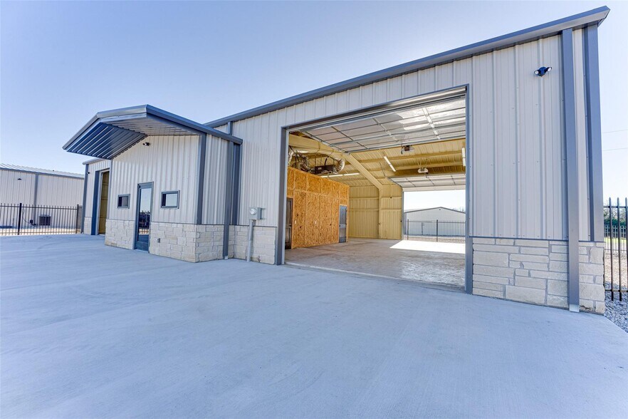 More Photos Of 3406 Interstate 30 W, Caddo Mills Flex For Lease