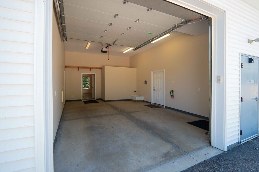 More Photos Of 3375 Blackmore Rd, Perry Light Manufacturing For Sale