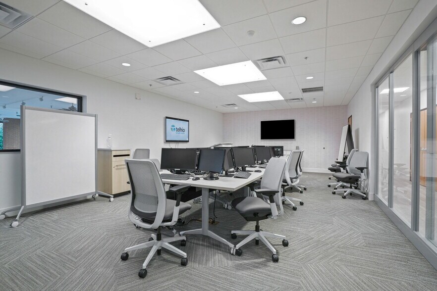 More Photos Of 201 Outerbelt St, Columbus Office For Sale