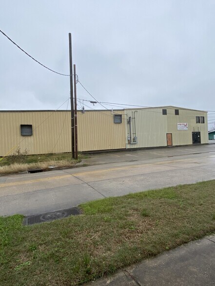More Photos Of 502 7th St, Lake Charles Warehouse For Sale