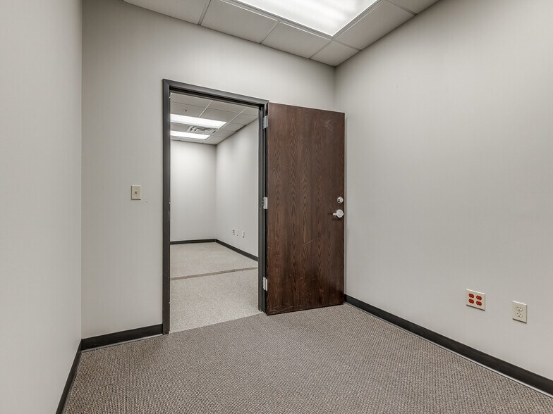 More Photos Of 3101 W Tecumseh Rd, Norman Office For Lease