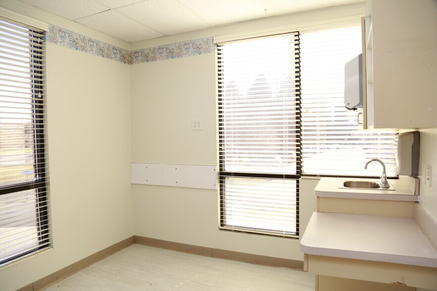More Photos Of 2 Highland Park Dr, Uniontown Medical For Lease