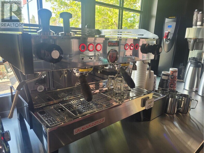 More Photos Of 7-3185 Centrale Via, Kelowna Hotel For Sale