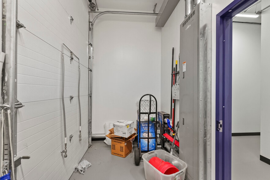 More Photos Of 700 S Main St, Sheffield Refrigeration Cold Storage For Sale