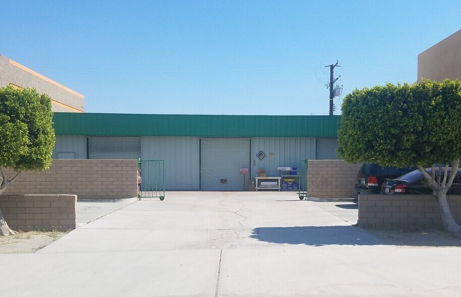 More Photos Of 345 W Del Sol Rd, Palm Springs Warehouse For Lease