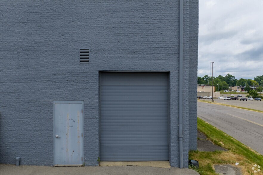 More Photos Of 7373 Market St, Boardman Freestanding For Sale