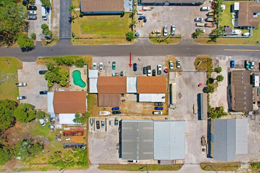 More Photos Of 6801 Tower Dr, Hudson Service For Lease