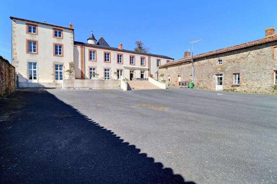 More Photos Of , Cholet Office For Sale