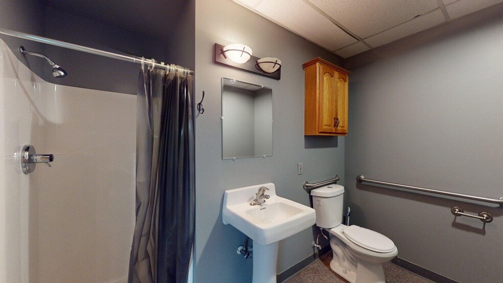 More Photos Of 2109 N Yellowood Ave, Broken Arrow Light Distribution For Lease