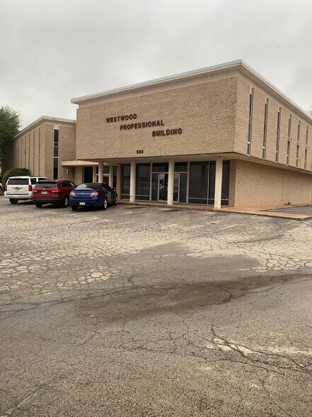 More Photos Of 598 Westwood Dr, Abilene Office For Sale