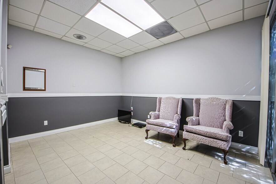 More Photos Of 18445 Vanowen St, Reseda Medical For Sale