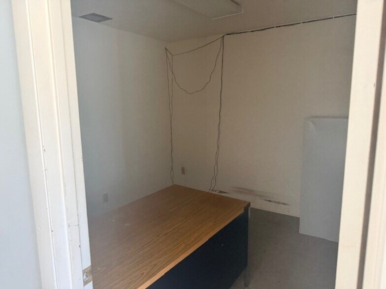 More Photos Of 123 East Coast Ave, Hypoluxo Light Distribution For Lease