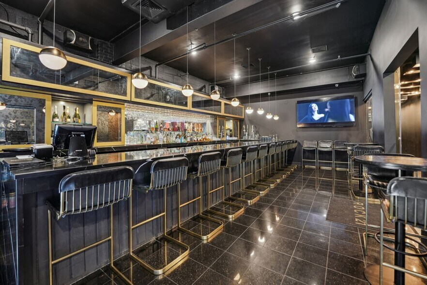 More Photos Of 400 Bergen Blvd, Palisades Park General Retail For Lease