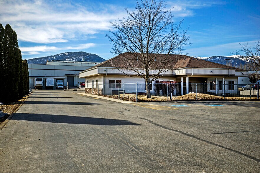 More Photos Of 137 McGhee Rd, Kootenai Storefront Retail Office For Sale