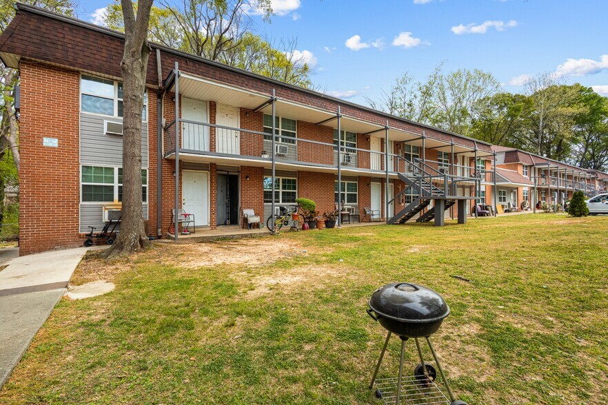 More Photos Of 210 Matthews Ave, Carrollton Apartments For Sale