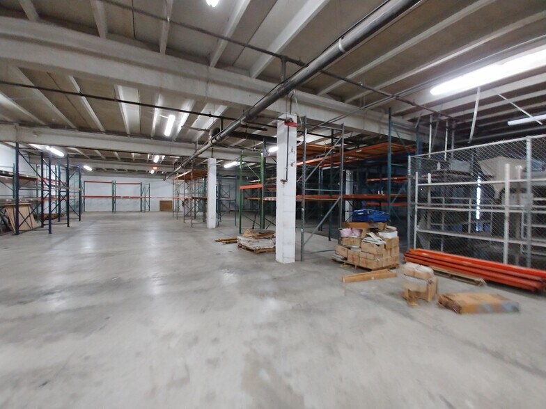 More Photos Of 500 NE 190th St, Miami Warehouse For Sale