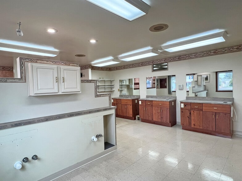 More Photos Of 3567 W 26th St, Erie Freestanding For Sale