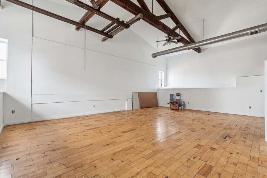 More Photos Of 3475 Collins St, Philadelphia Warehouse For Lease