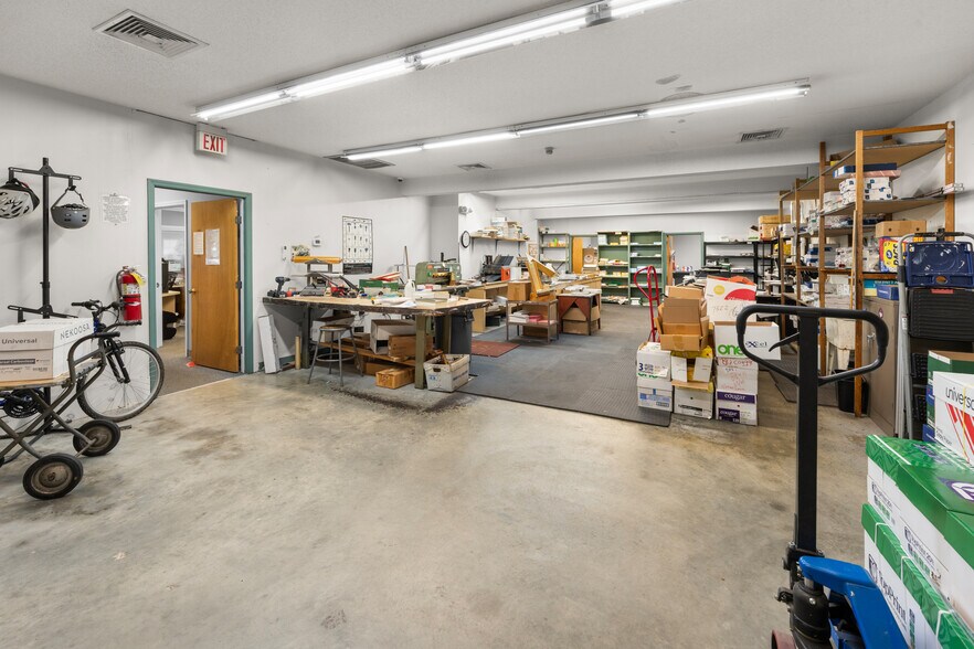 More Photos Of 421 US Highway 80 W, Garden City Freestanding For Lease