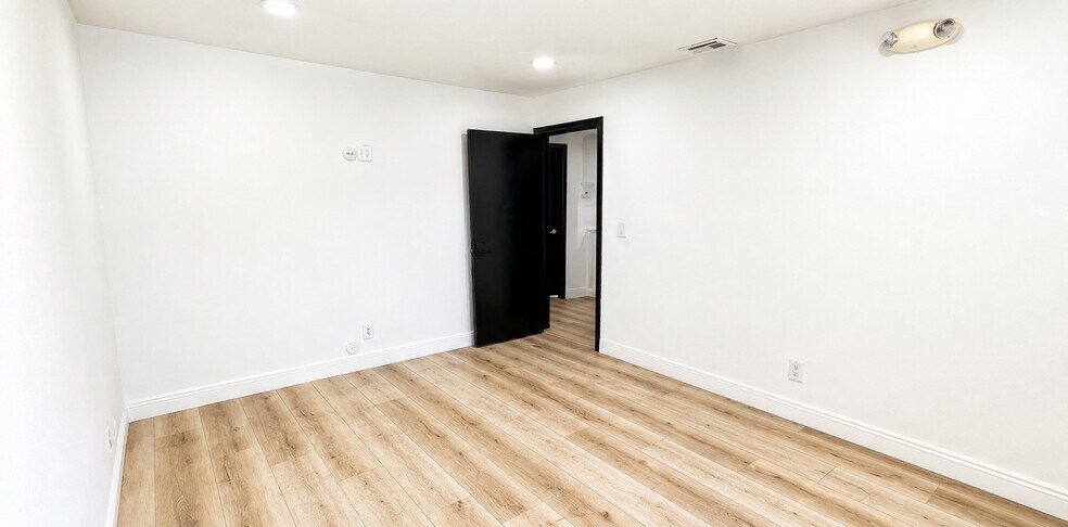 More Photos Of 4516 W Charleston Blvd, Las Vegas Freestanding For Sale