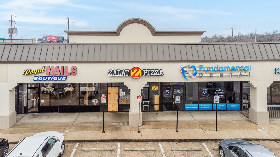 More Photos Of 11613-11617 N Central Expy, Dallas Unknown For Lease