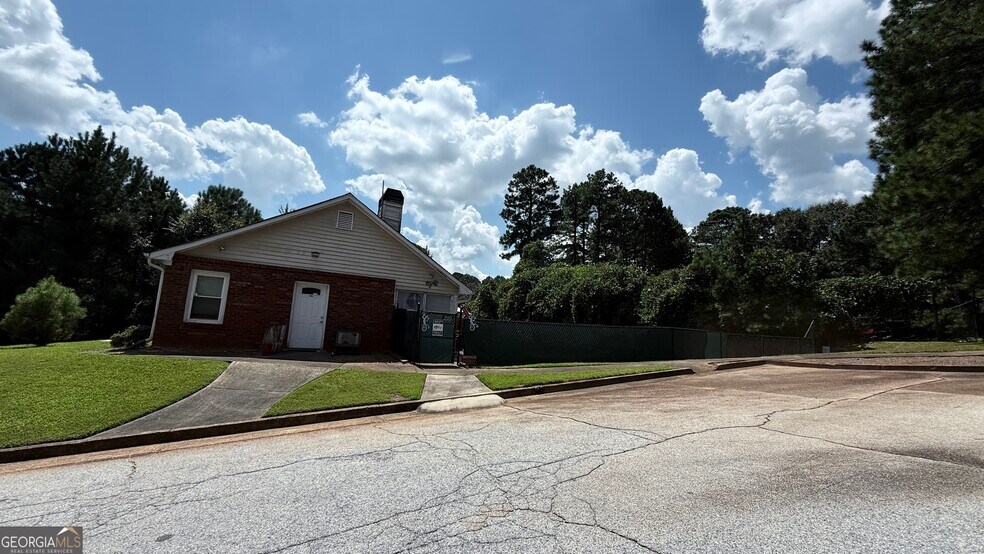 More Photos Of 1401 Stone Bridge Ln SW, Conyers Office Residential For Sale