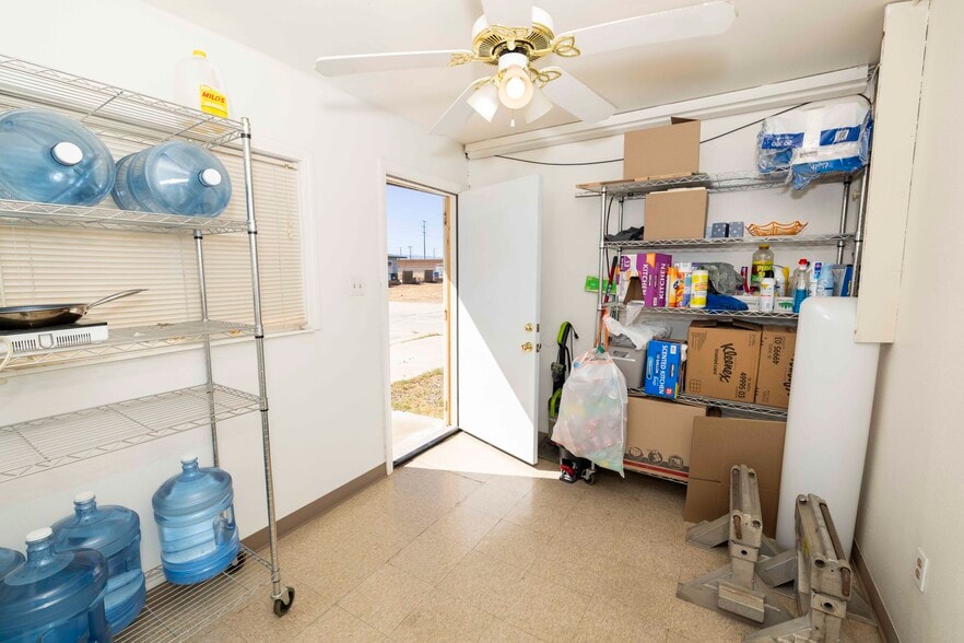 More Photos Of 18026 Jonathan St, Adelanto Medical For Lease