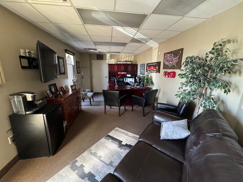 More Photos Of 6801 Hedge Lane Ter, Shawnee Showroom For Sale