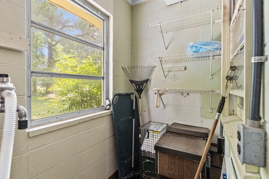 More Photos Of 3522 James B White Hwy, Whiteville Veterinarian Kennel For Sale