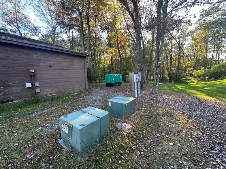 More Photos Of 50 E Woodhaven Dr, White Haven Office For Sale