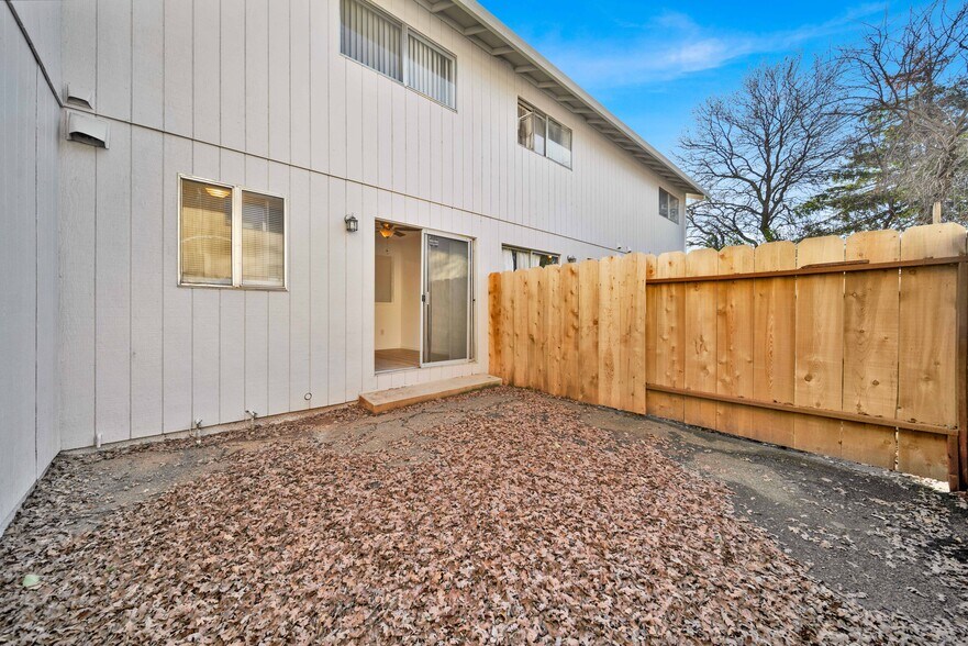 More Photos Of 1091 Del Sol Pl, Redding Apartments For Sale