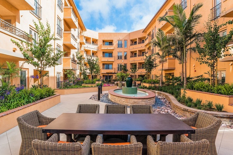 More Photos Of 8601 Lincoln Blvd, Los Angeles Apartments For Lease