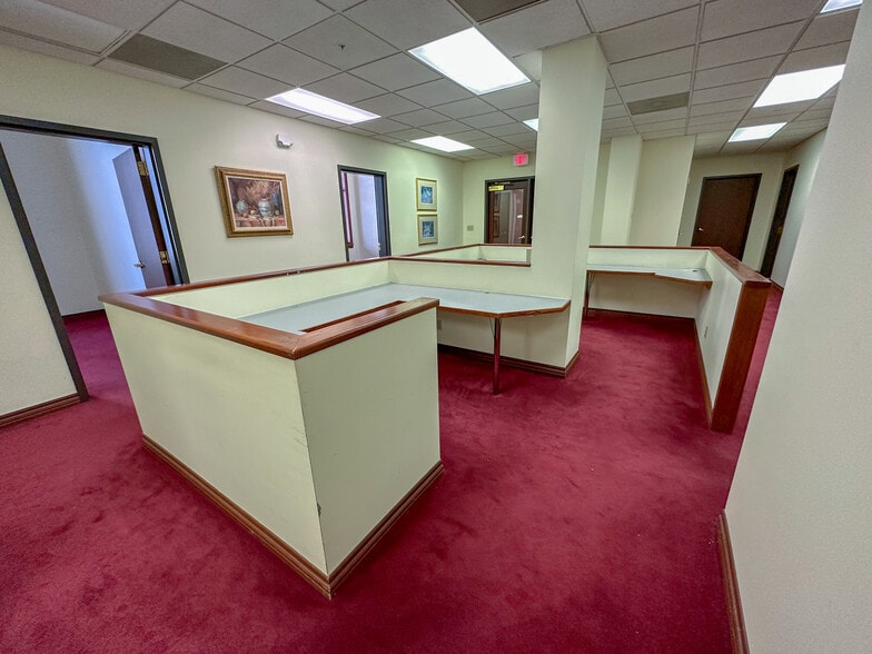 More Photos Of 200 S 6th St, Springfield Office For Lease