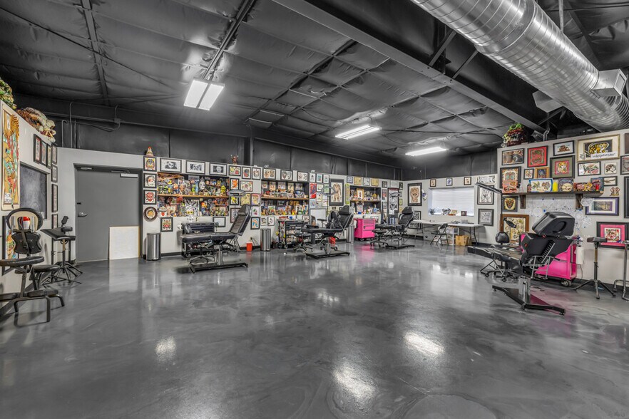 More Photos Of 242 Trade Center Dr, New Braunfels Warehouse For Lease