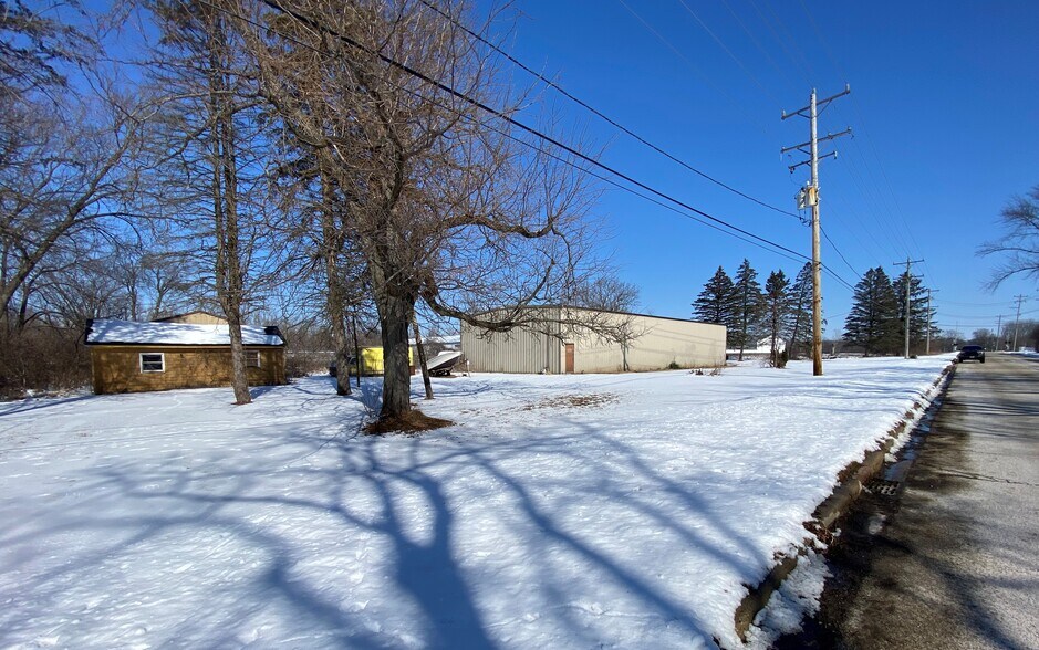 More Photos Of 20918 E Brink St, Harvard Warehouse For Sale