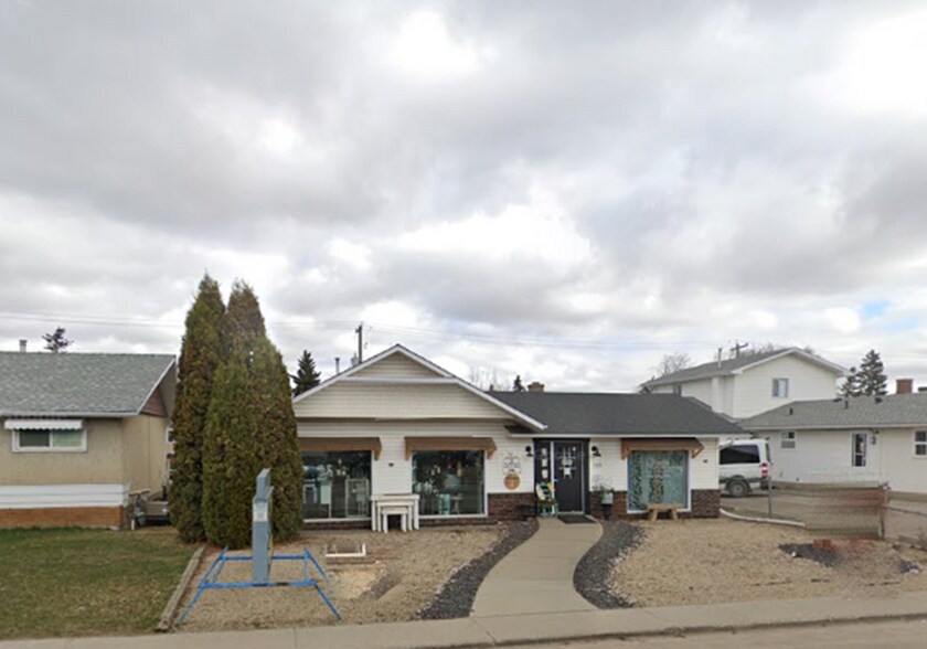 More Photos Of 123 Mcleod Av, Spruce Grove General Retail For Sale