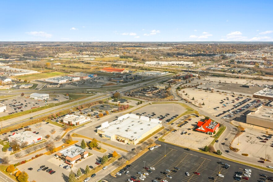 More Photos Of 4411 W Wisconsin Ave, Appleton Freestanding For Sale