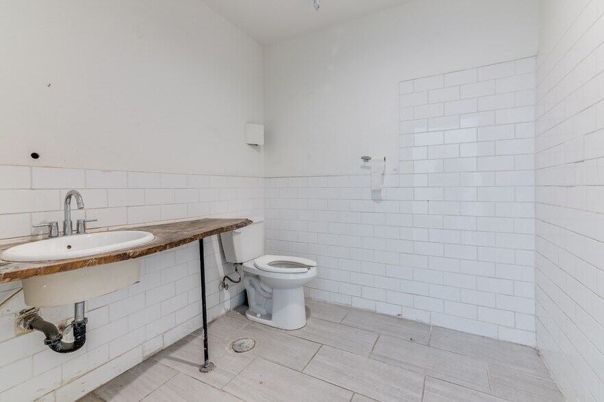 More Photos Of 2023-2043 S Santa Fe Ave, Los Angeles Unknown For Lease