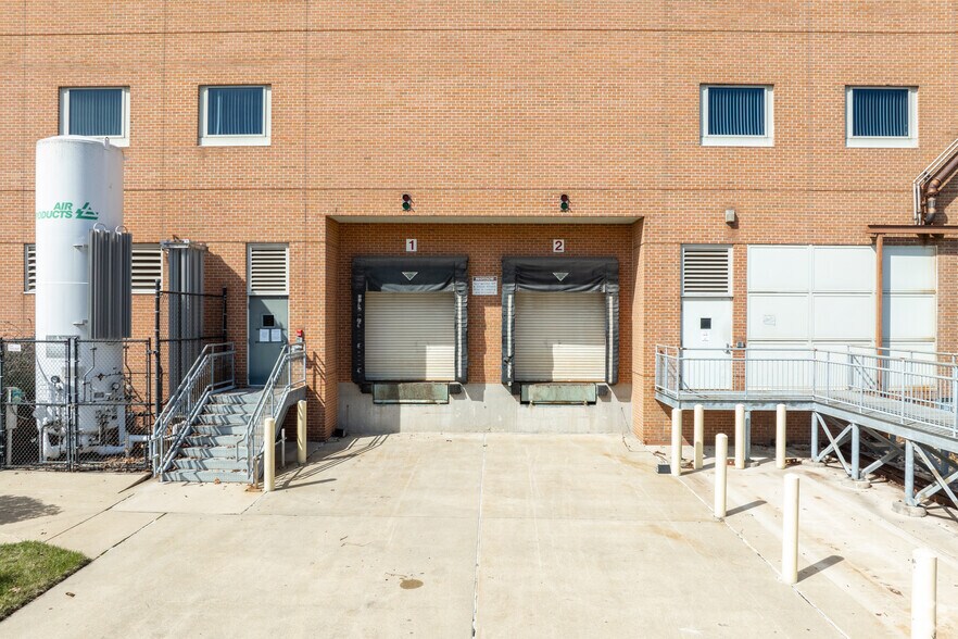 More Photos Of 6411 Beckley St, Baltimore Research And Development For Lease